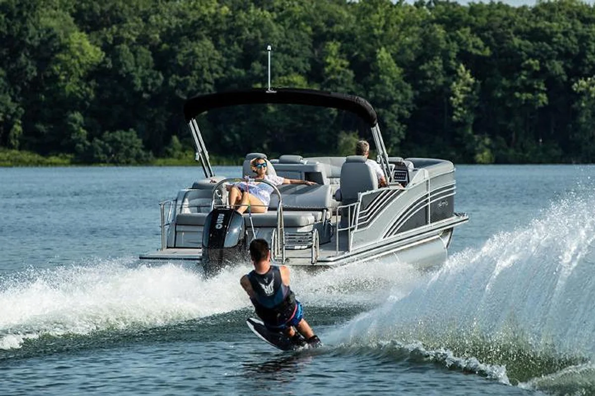 Harris Boats Grand Mariner 230 2021 boat specs