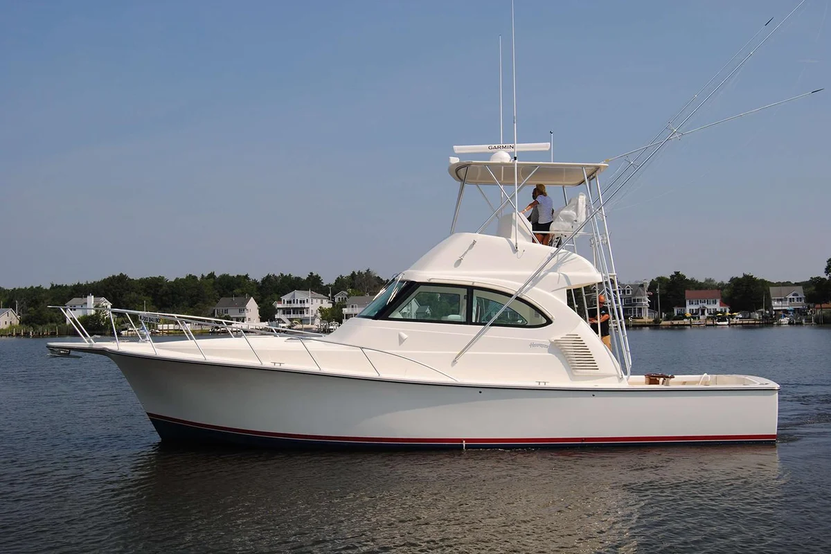 Henriques Yachts 42 Express Htb 2022 boat specs