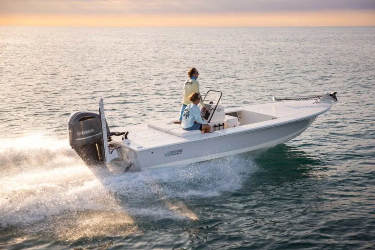 Hewes Redfisher 21 2021 boat specs