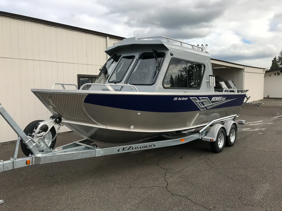 210 Sea Runner HT - ON ORDER Boat Specs