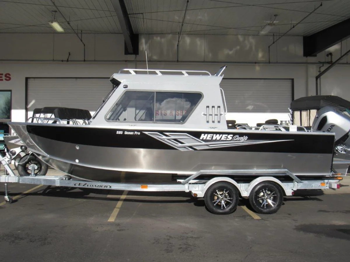 220 Ocean Pro HT Boat Specs