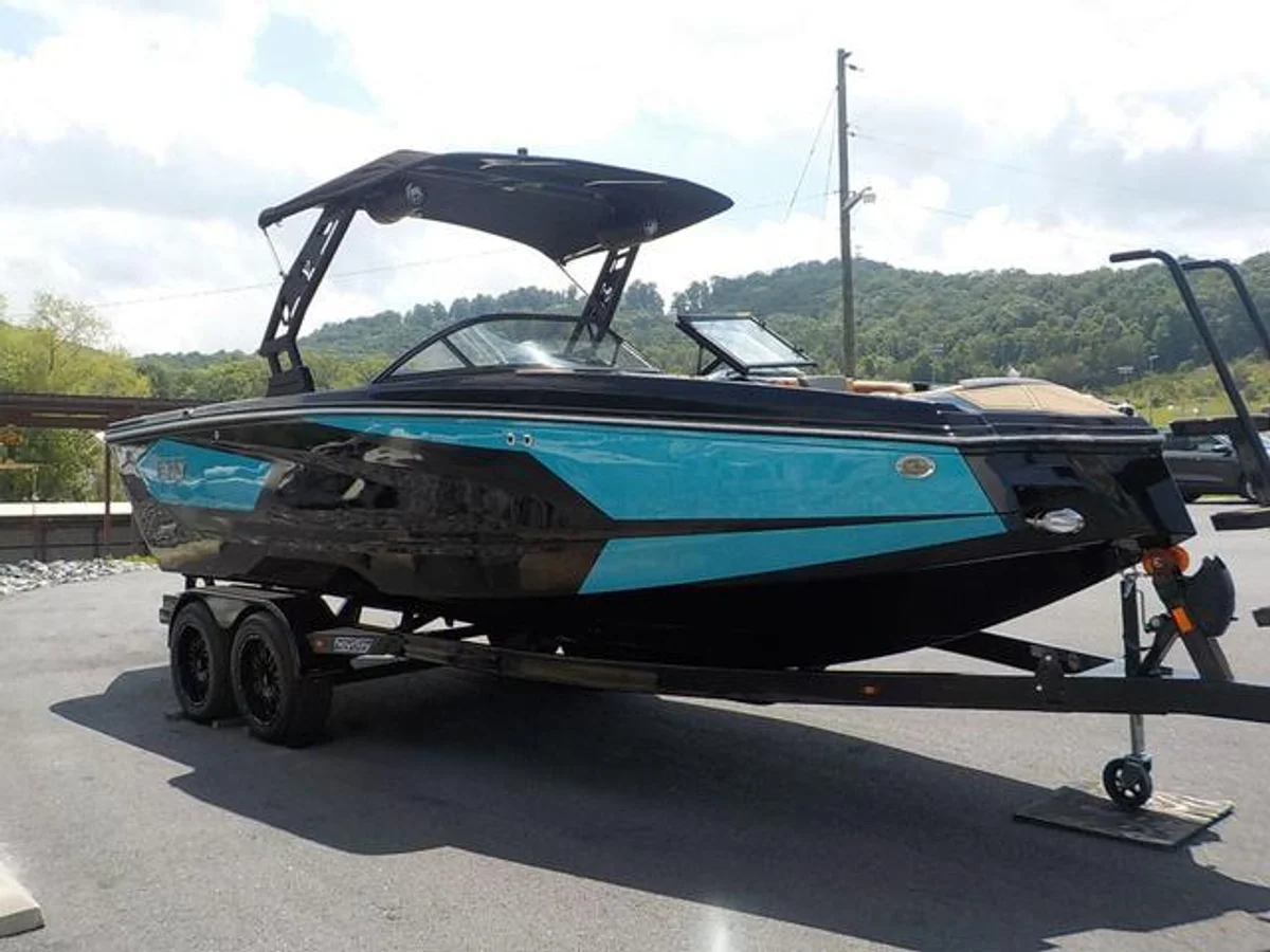 Heyday WT Surf 2022 boat specs