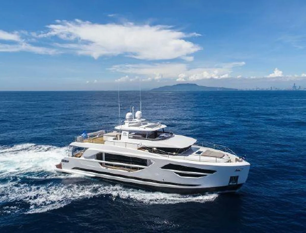 Horizon Yacht FD85 2017 boat specs