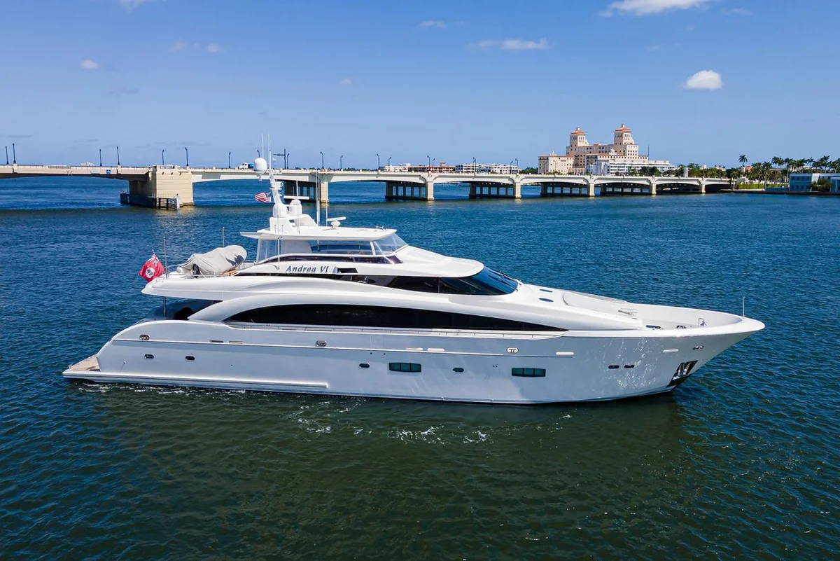 Horizon Yacht RP 110 2014 boat specs