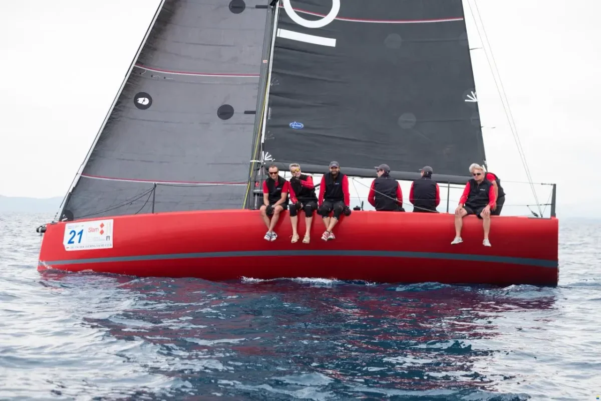 Ice Yachts 33 2014 boat specs