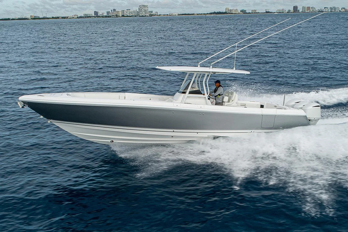 Intrepid Powerboats 375 Nomad Fe 2022 boat specs