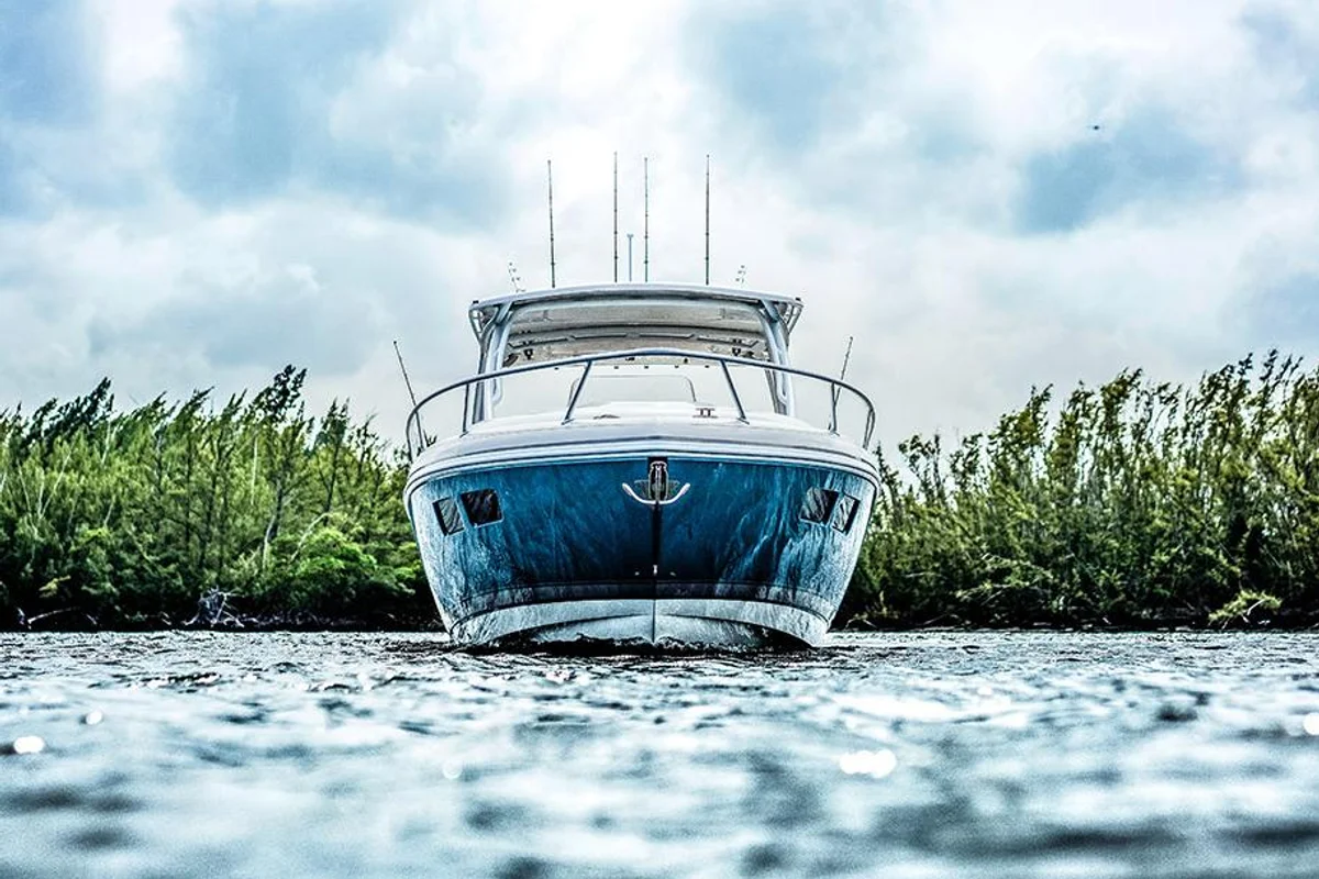 Intrepid Powerboats 375 Valor 2022 boat specs