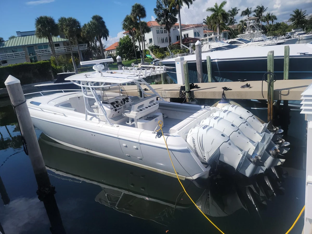 Intrepid Powerboats 400 Cuddy 2015 boat specs