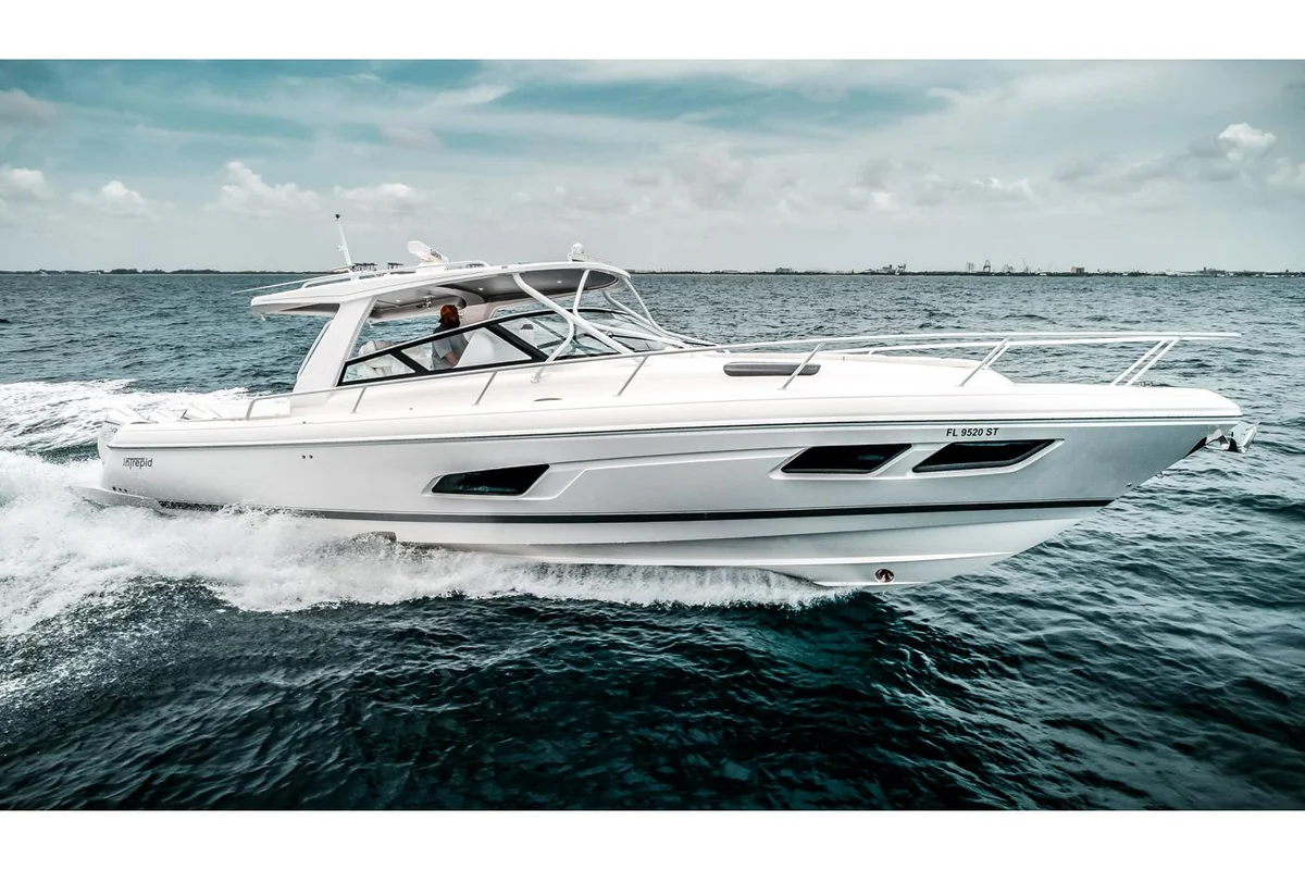 Intrepid Powerboats 438 Evolution 2022 boat specs
