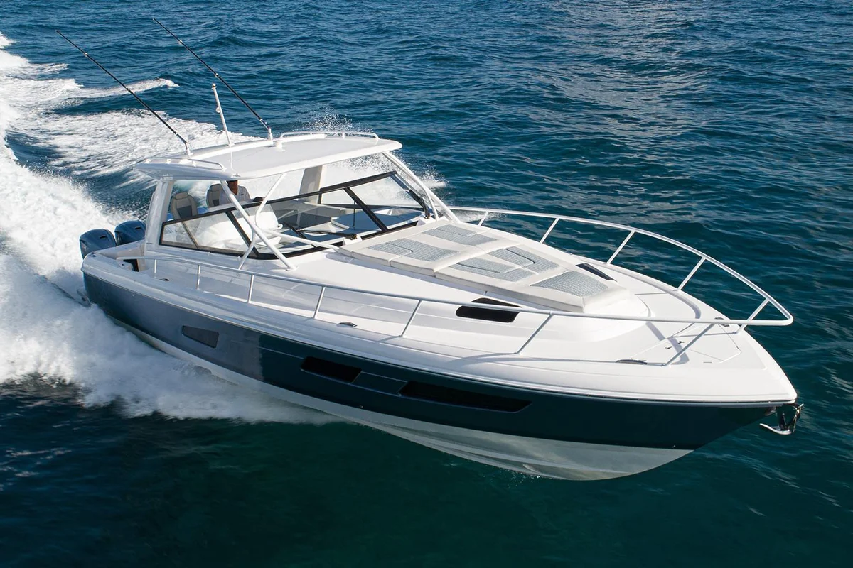 Intrepid Powerboats 477 Evolution 2022 boat specs