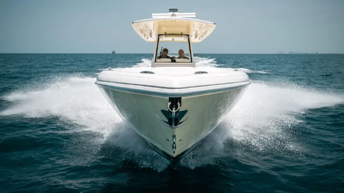 Intrepid Powerboats 327 Center Console 2015 boat specs