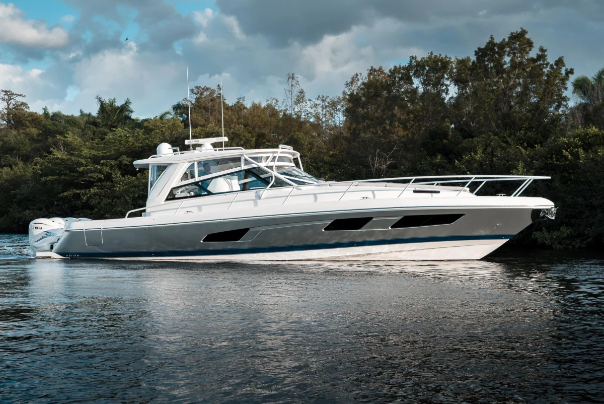 Intrepid Powerboats 477 Evolution 2020 boat specs