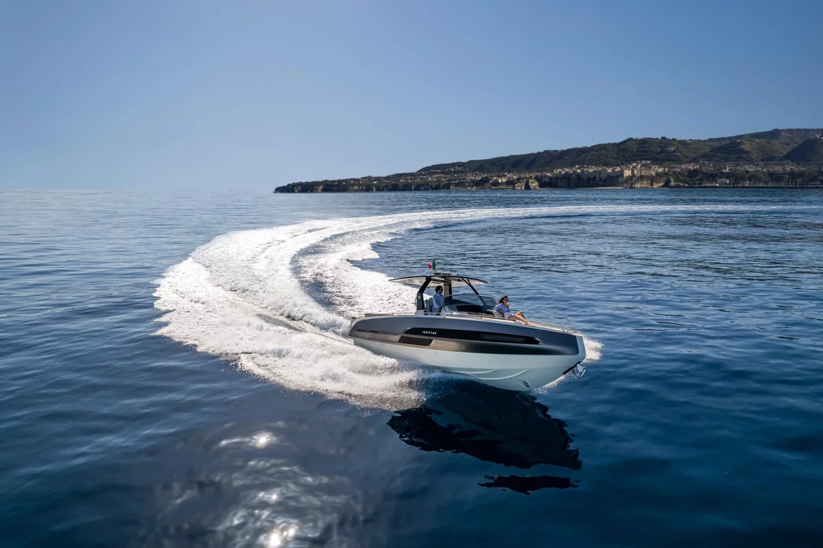 GT320S Boat Specs