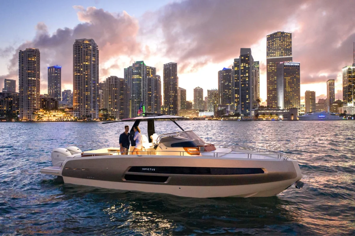 Invictus Yacht GT370S GT 2023 boat specs