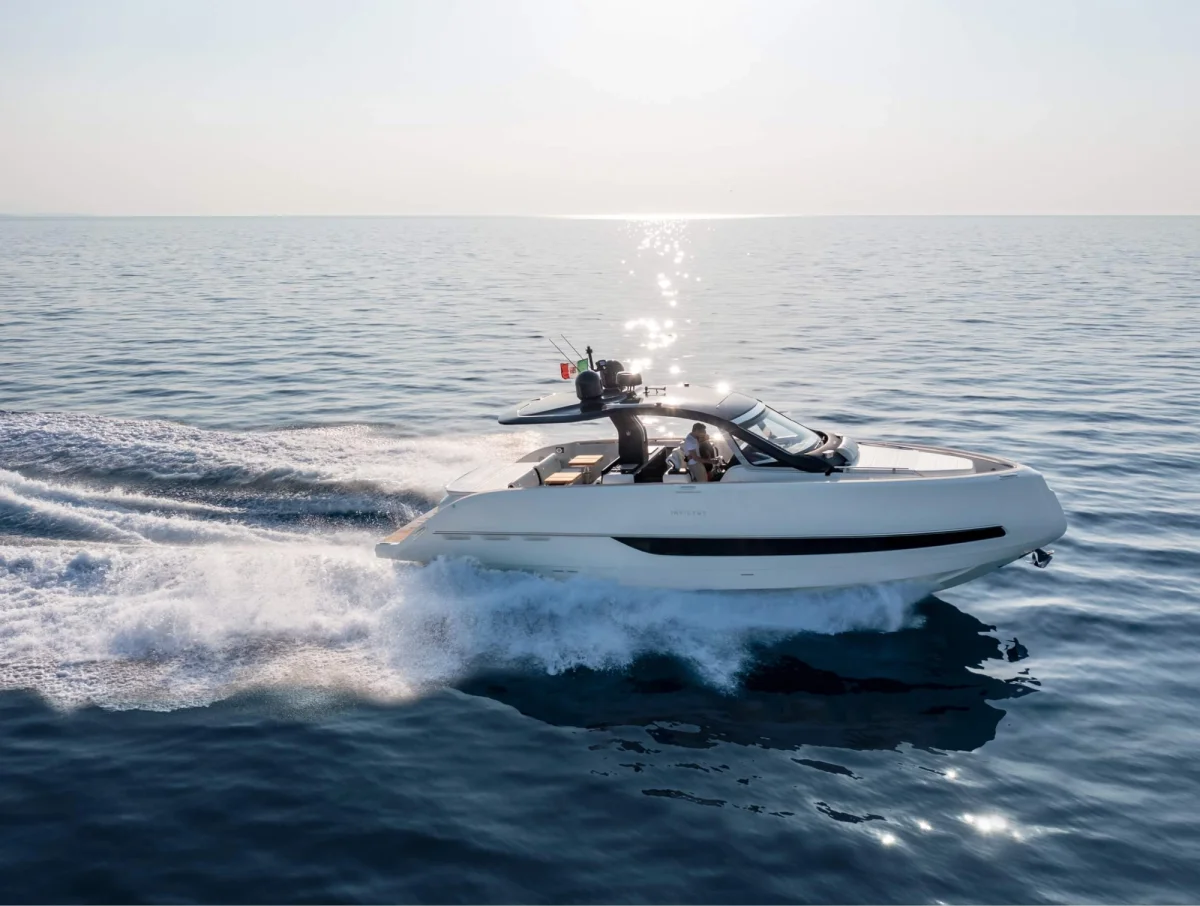 Invictus Yacht TT420 TT 2023 boat specs