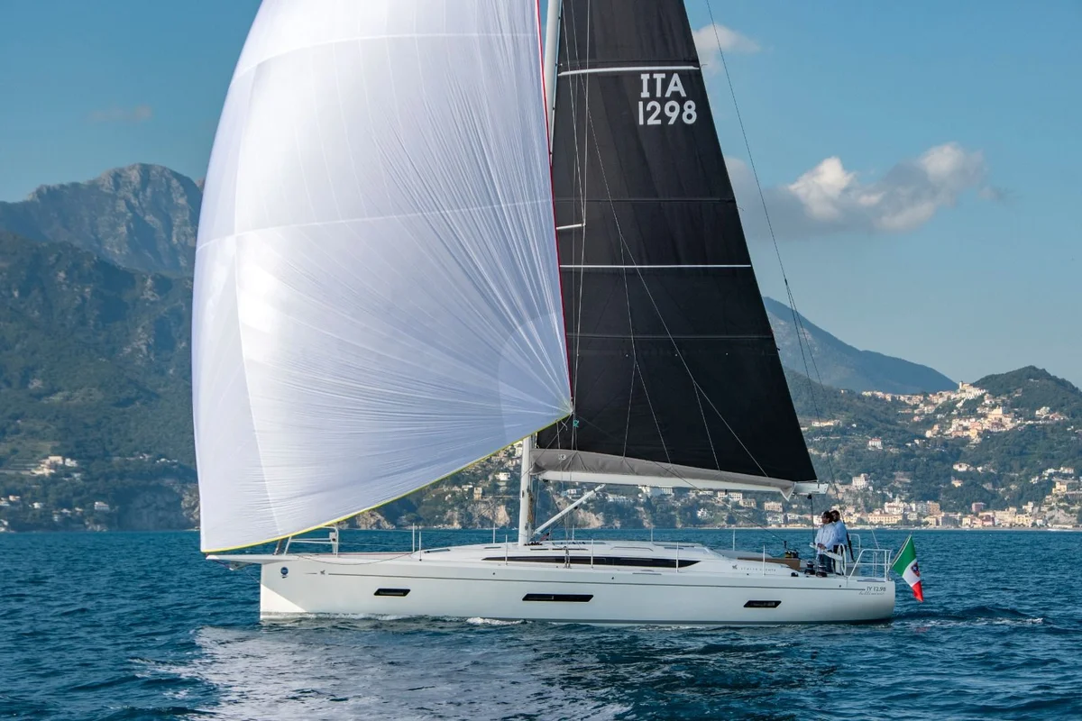 IY 12.98 Boat Specs