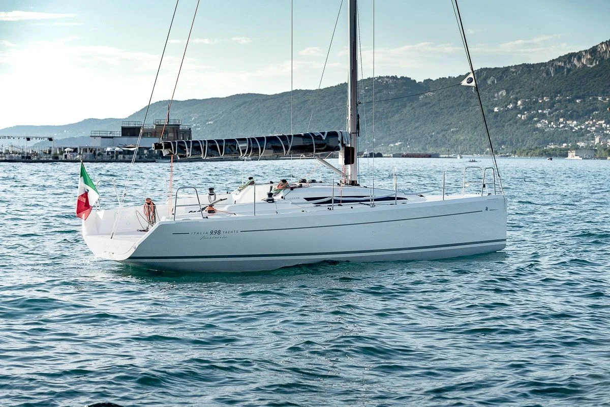 IY 9.98 Boat Specs
