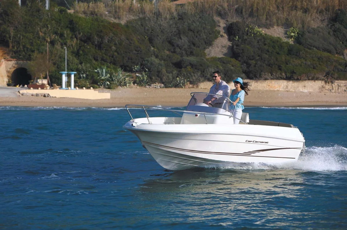 Jeanneau Cap Camarat 5.1 CC 2015 boat specs