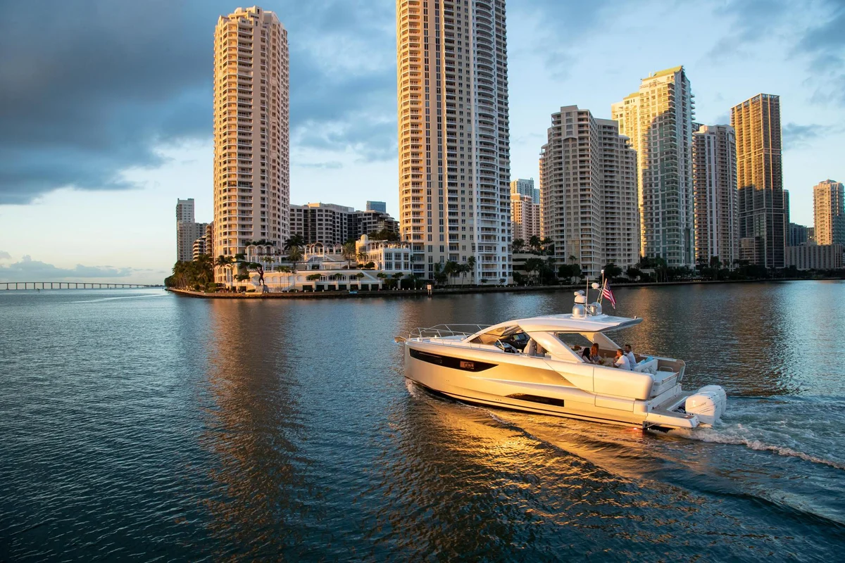 Jeanneau DB/43 OB 2023 boat specs
