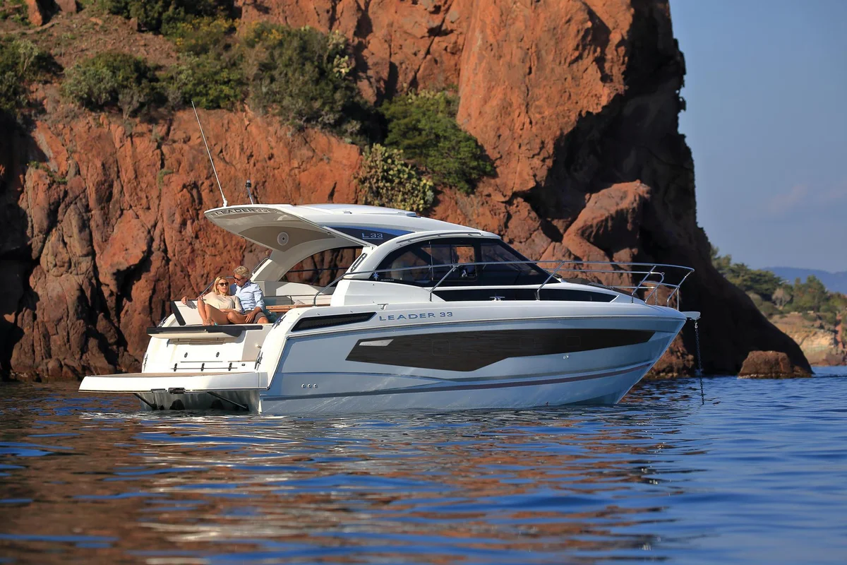 Jeanneau Leader 33 2021 boat specs