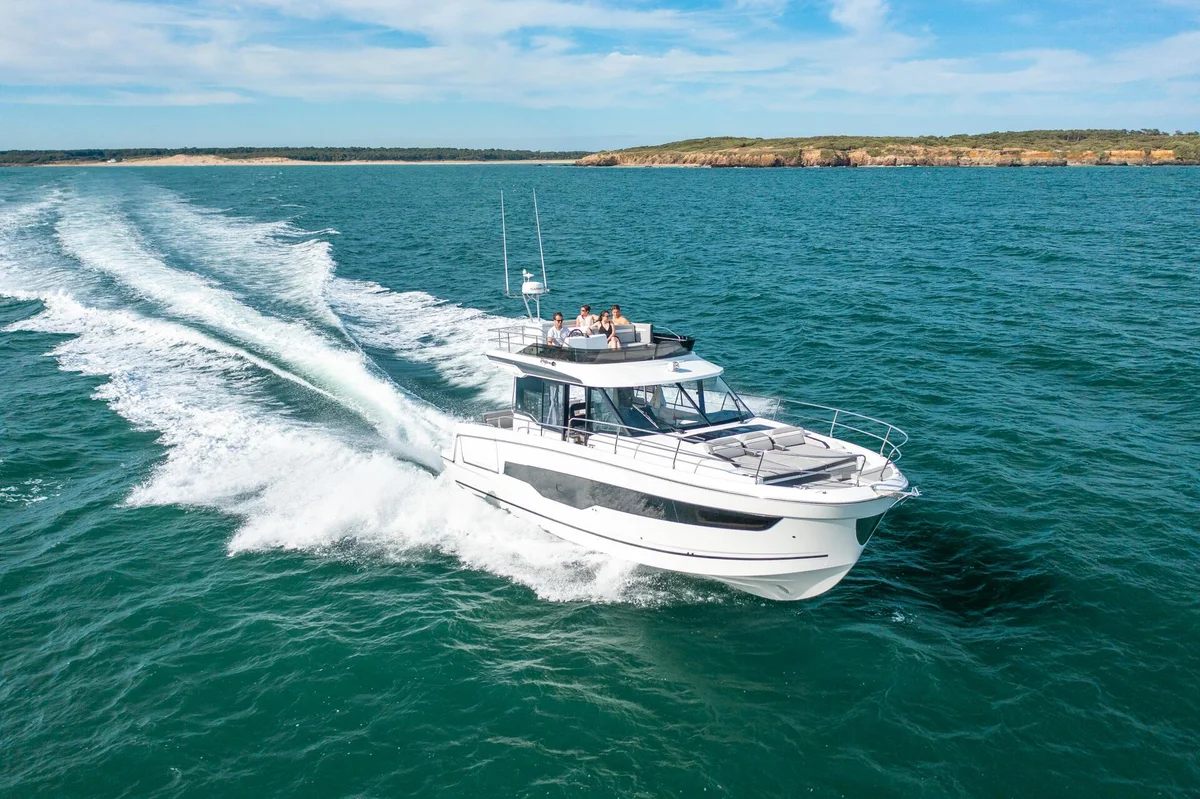 Jeanneau Merry Fisher 1295 Fly 2023 boat specs