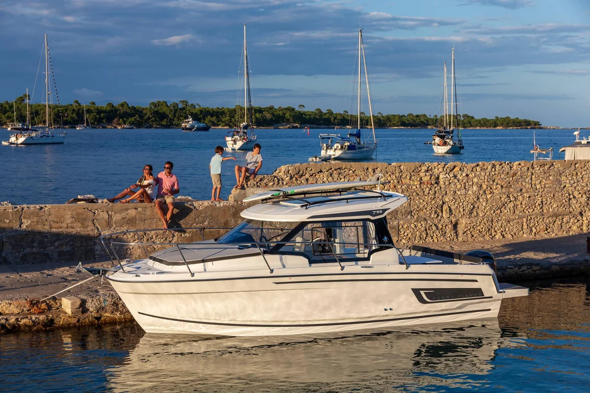 Jeanneau Merry Fisher 795 Series 2 2022 boat specs