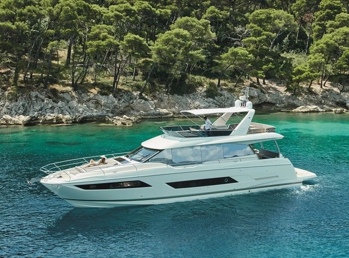Jeanneau Prestige 680S 2019 boat specs
