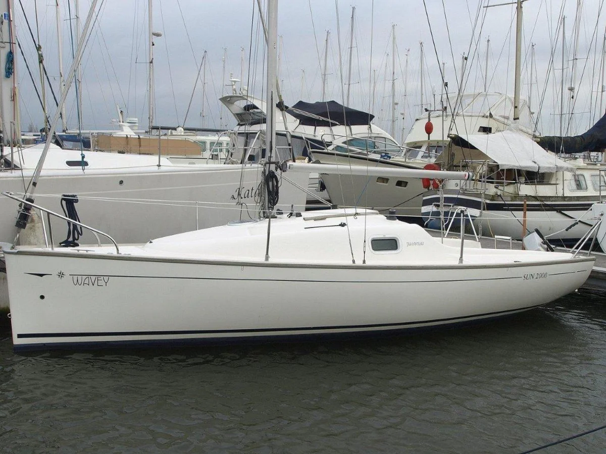 Jeanneau Sun 2000 1999 boat specs