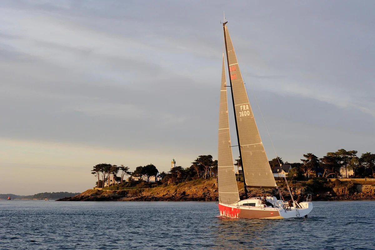 Jeanneau Sun Fast 3600 2013 boat specs