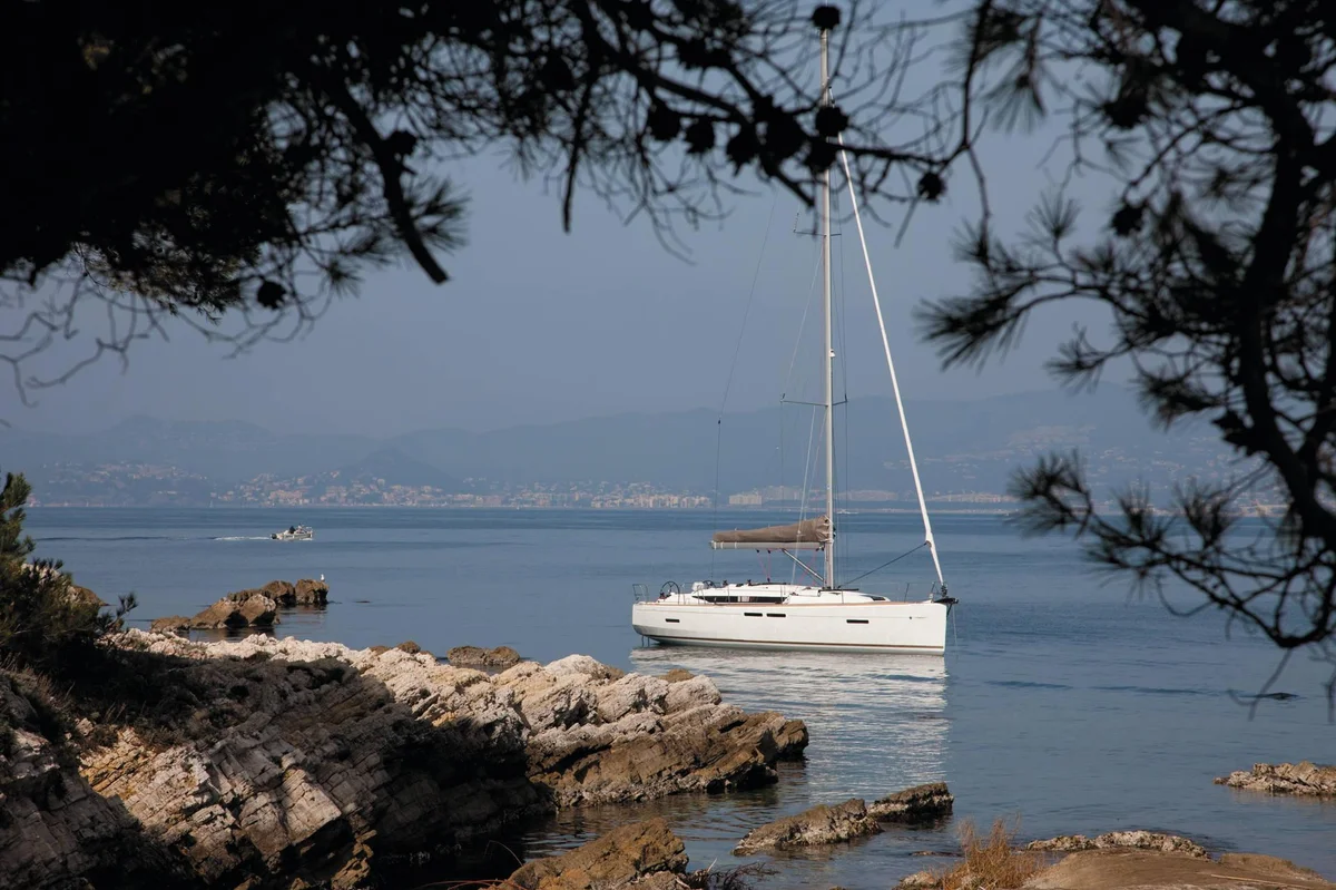 Jeanneau Sun Odyssey 419 2015 boat specs
