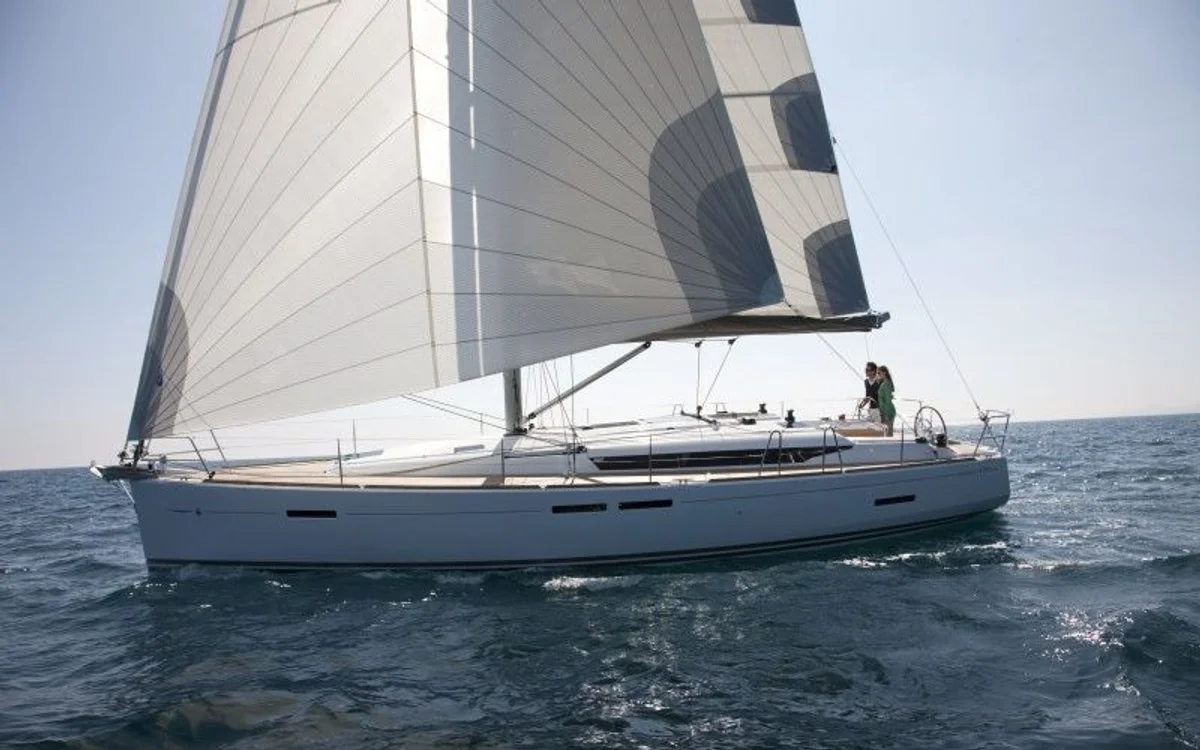 Jeanneau Sun Odyssey 439 2010 boat specs