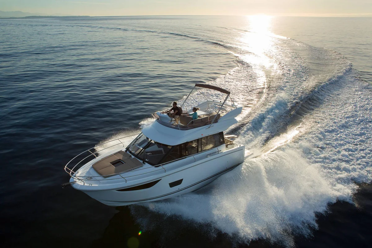 Jeanneau Velasco 37F Flybridge 2018 boat specs