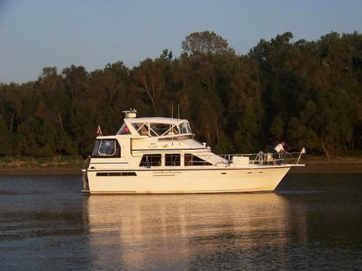 Jefferson Yachts 42 Sundeck Motor Yacht 1990 boat specs