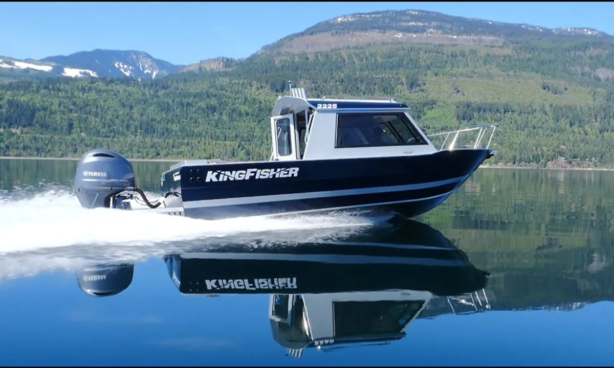 2225 Escape HT Boat Specs