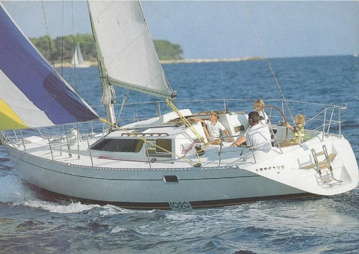 Feeling 1090 - Deep draft Boat Specs
