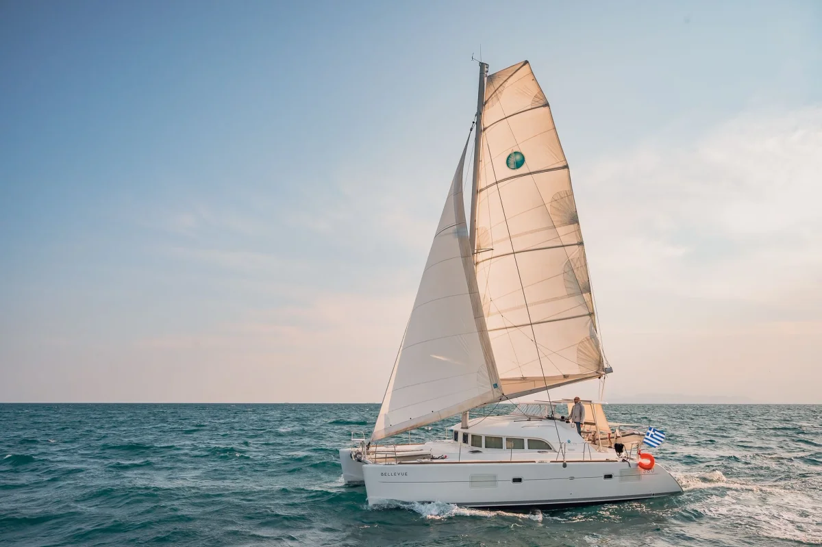 Lagoon 380 Bellevue 2010 boat specs