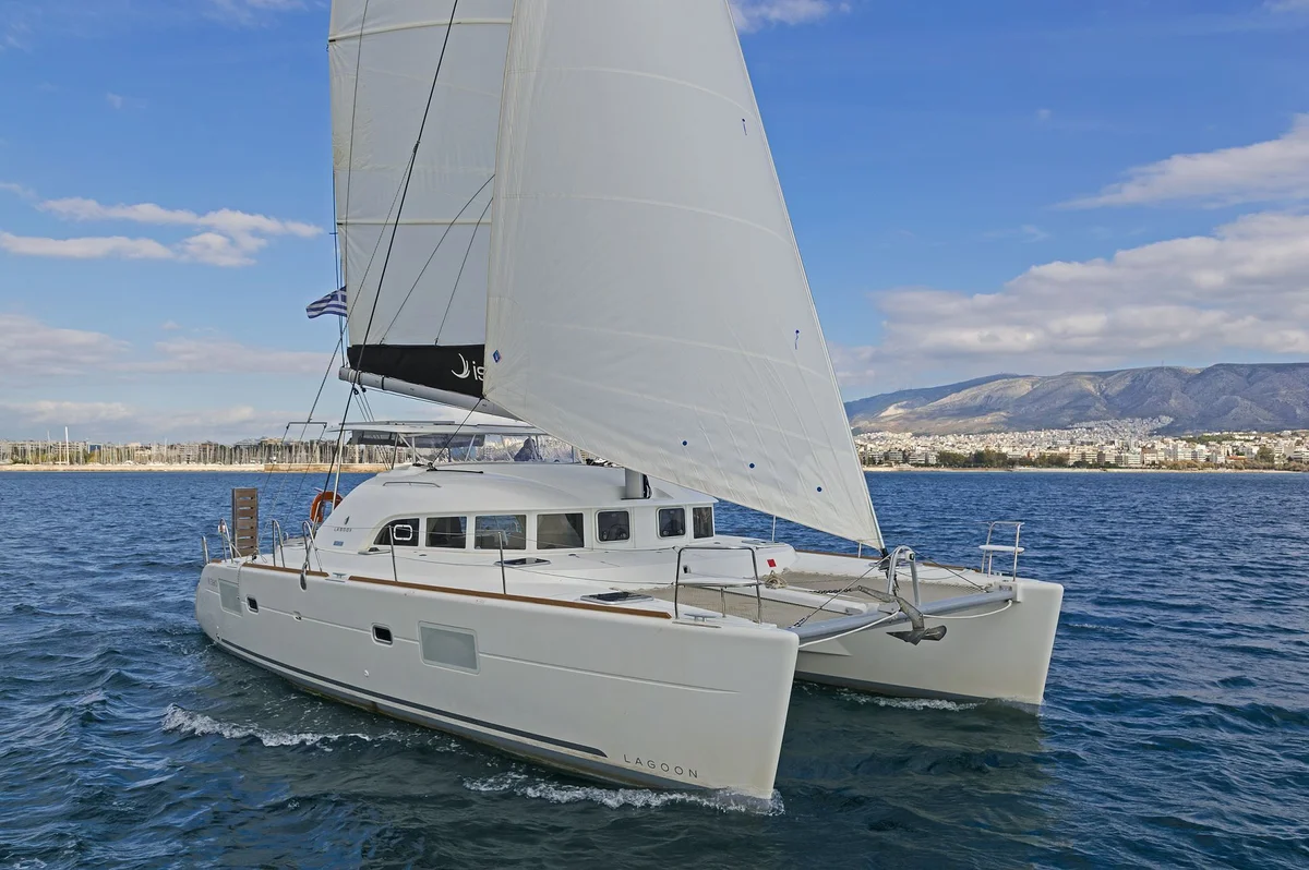 Lagoon 380 S2 2017 boat specs