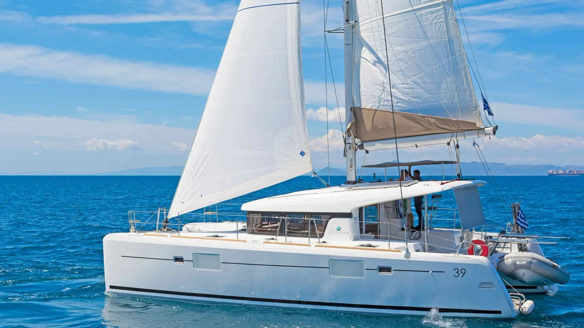 Lagoon 39 2013 boat specs