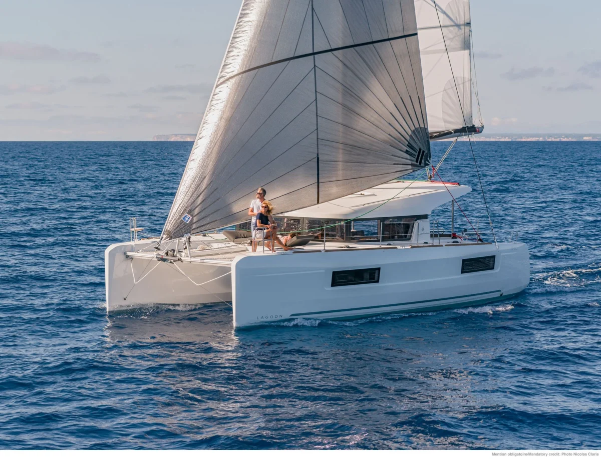 Lagoon 40 2017 boat specs