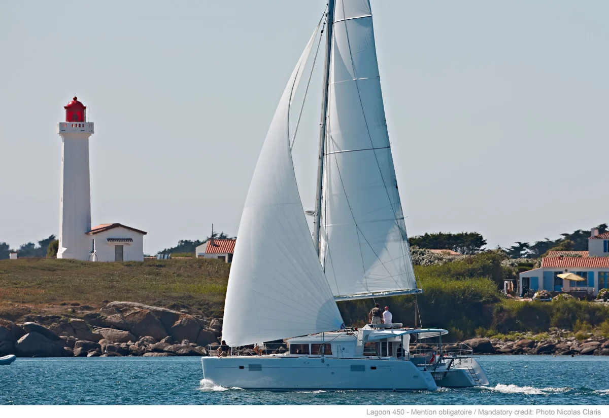 Lagoon 450 F 2010 boat specs