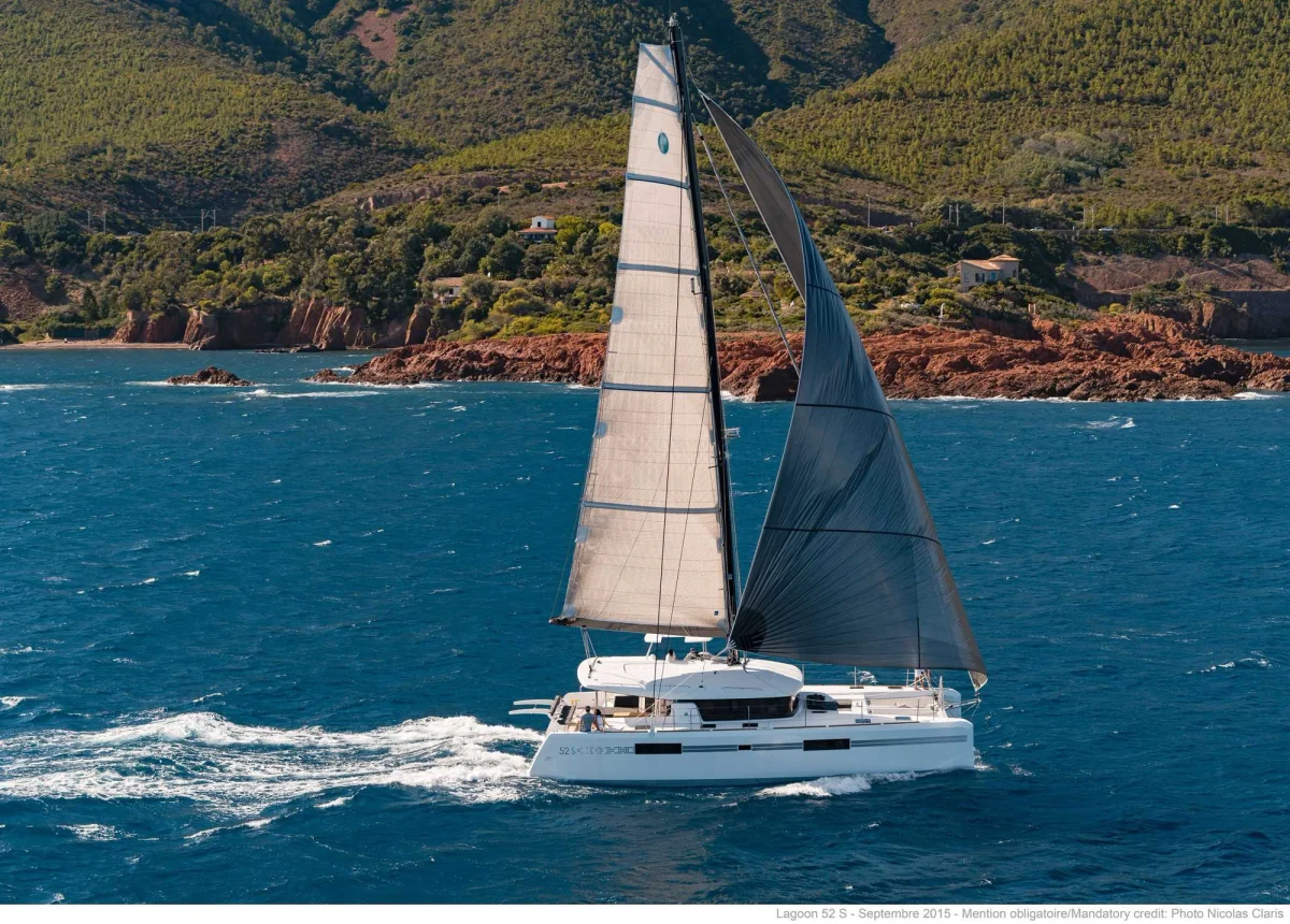 Lagoon 52 S 2012 boat specs