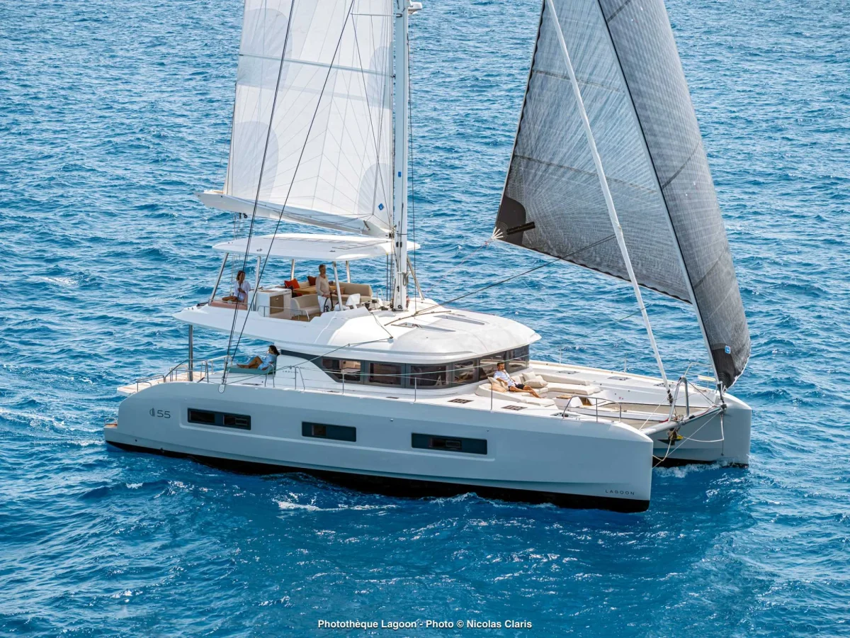 Lagoon 55 2022 boat specs