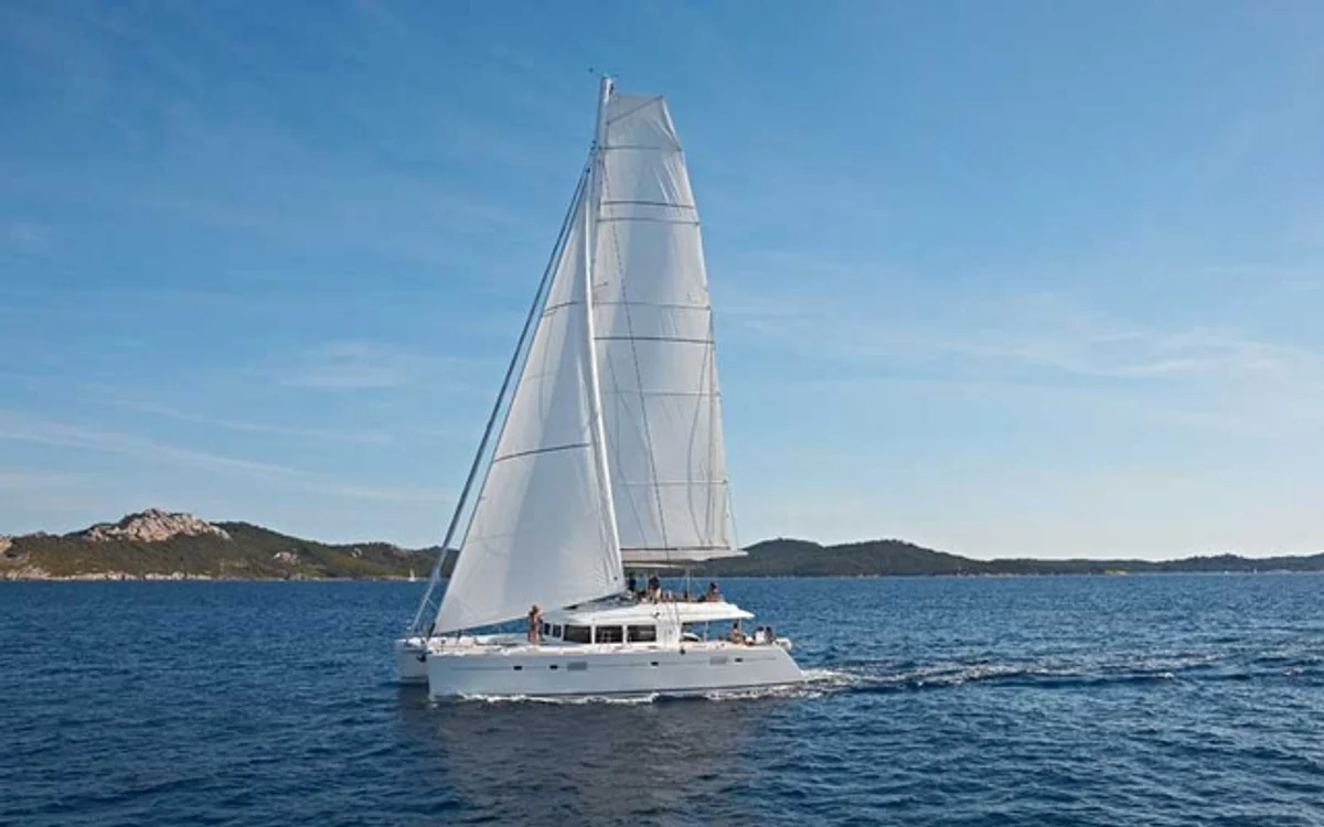 Lagoon 560 2012 boat specs