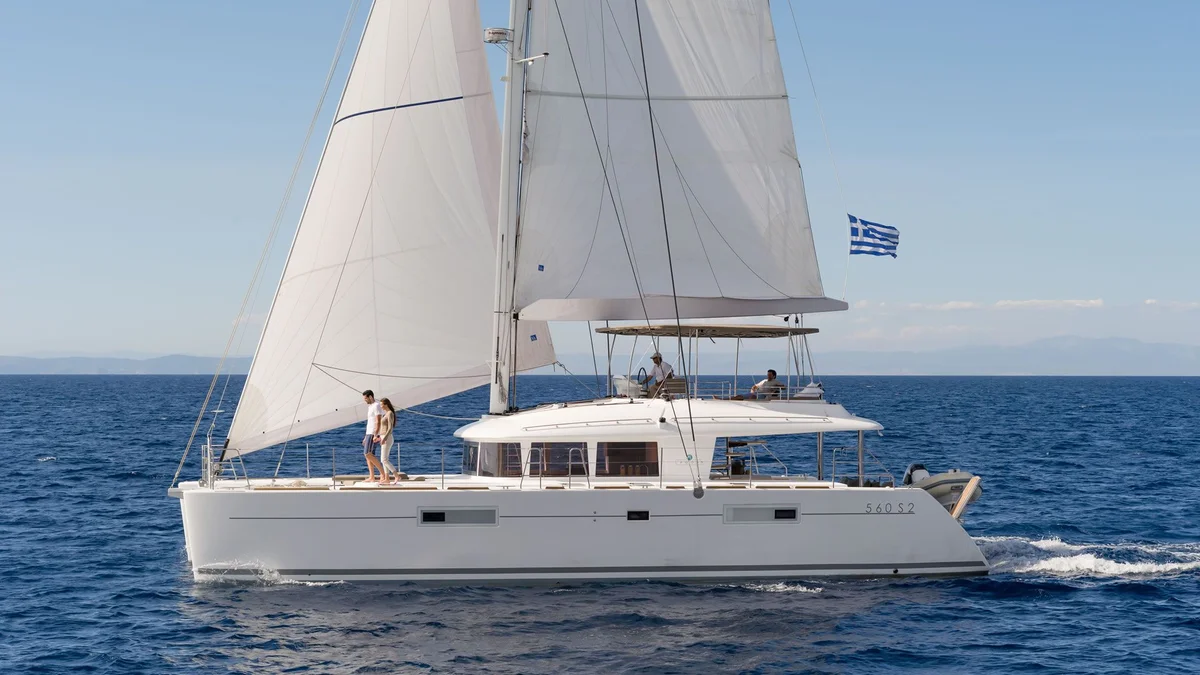 Lagoon 560 S2 2014 boat specs