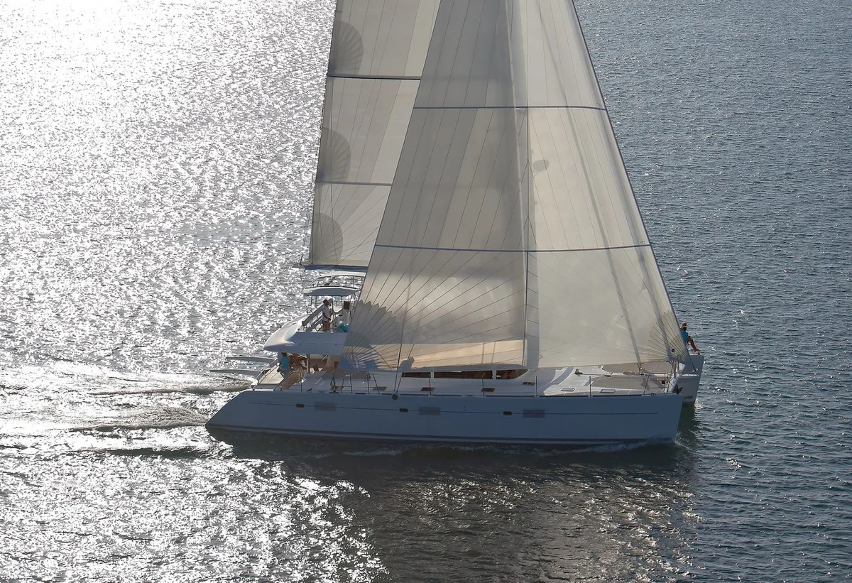 Lagoon 620 2009 boat specs