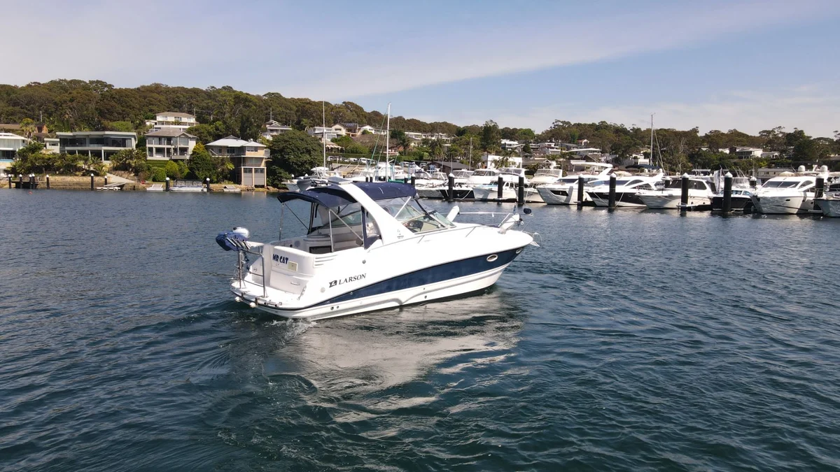 Larson Marine Cabrio 274 2006 boat specs
