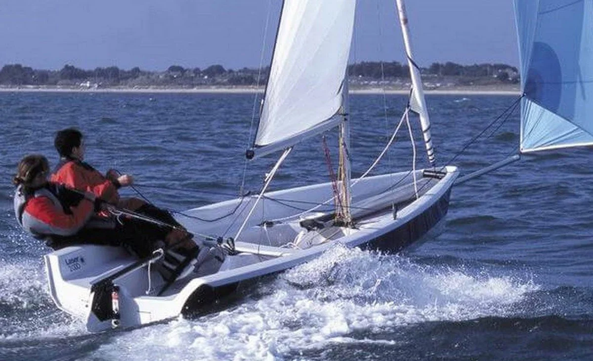 Laser Performance Laser 2000 1998 boat specs
