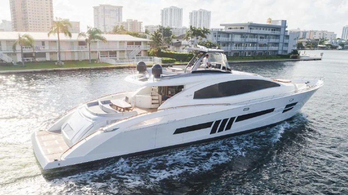 Lazzara Yachts LSX 92 2012 boat specs
