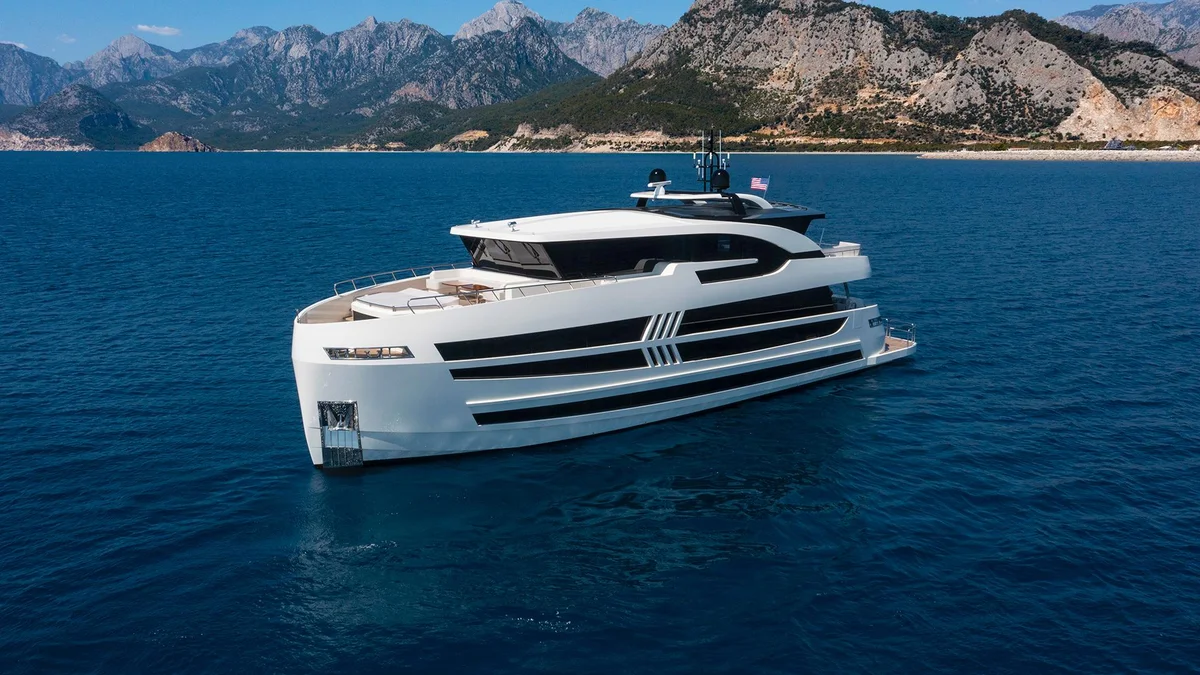 Lazzara Yachts UHV 87 2021 boat specs
