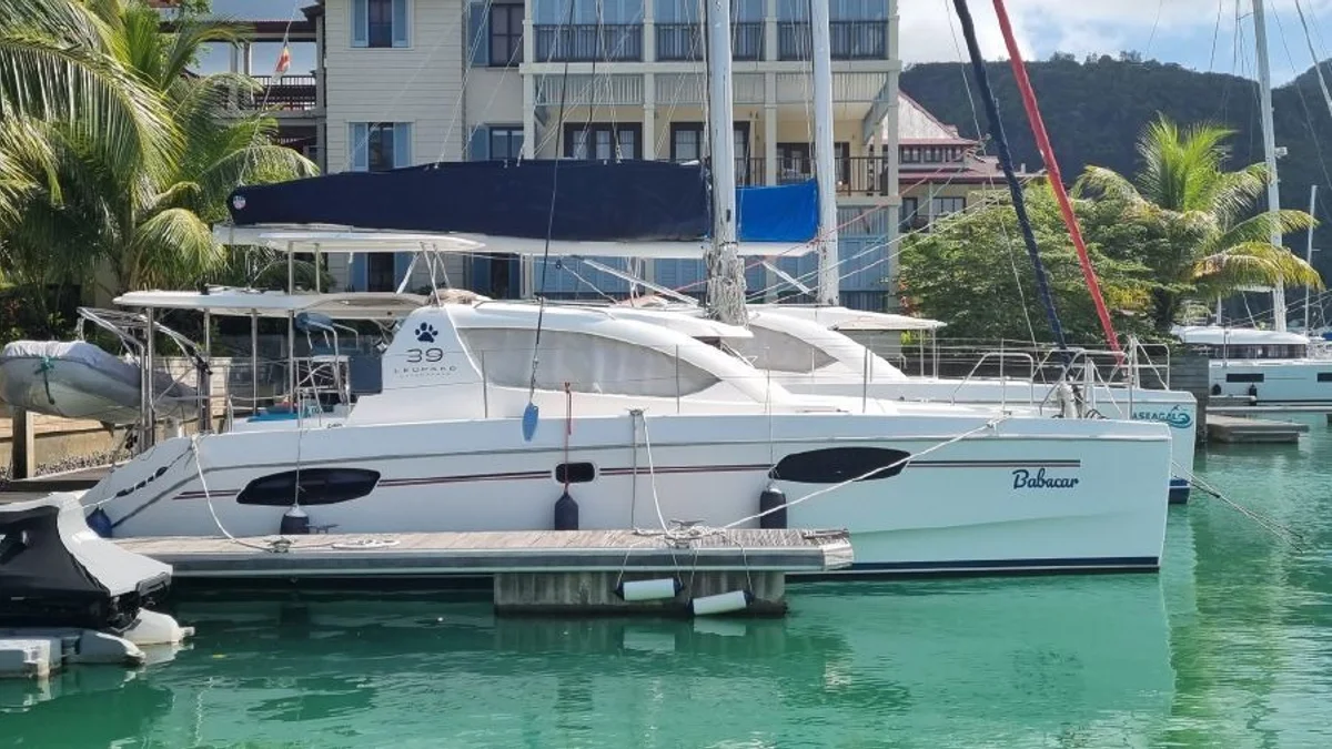Leopard Catamarans 39 2015 boat specs